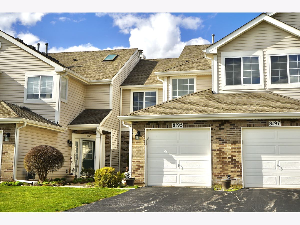  Rented Darien Illinois, 8195 Ripple Ridge