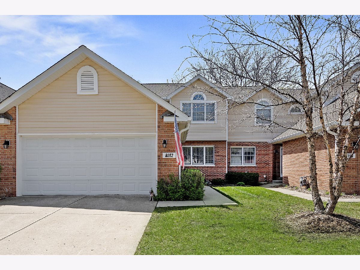 Townhomes Sold Water Tower Courts Darien Illinois, 8562 Pearson