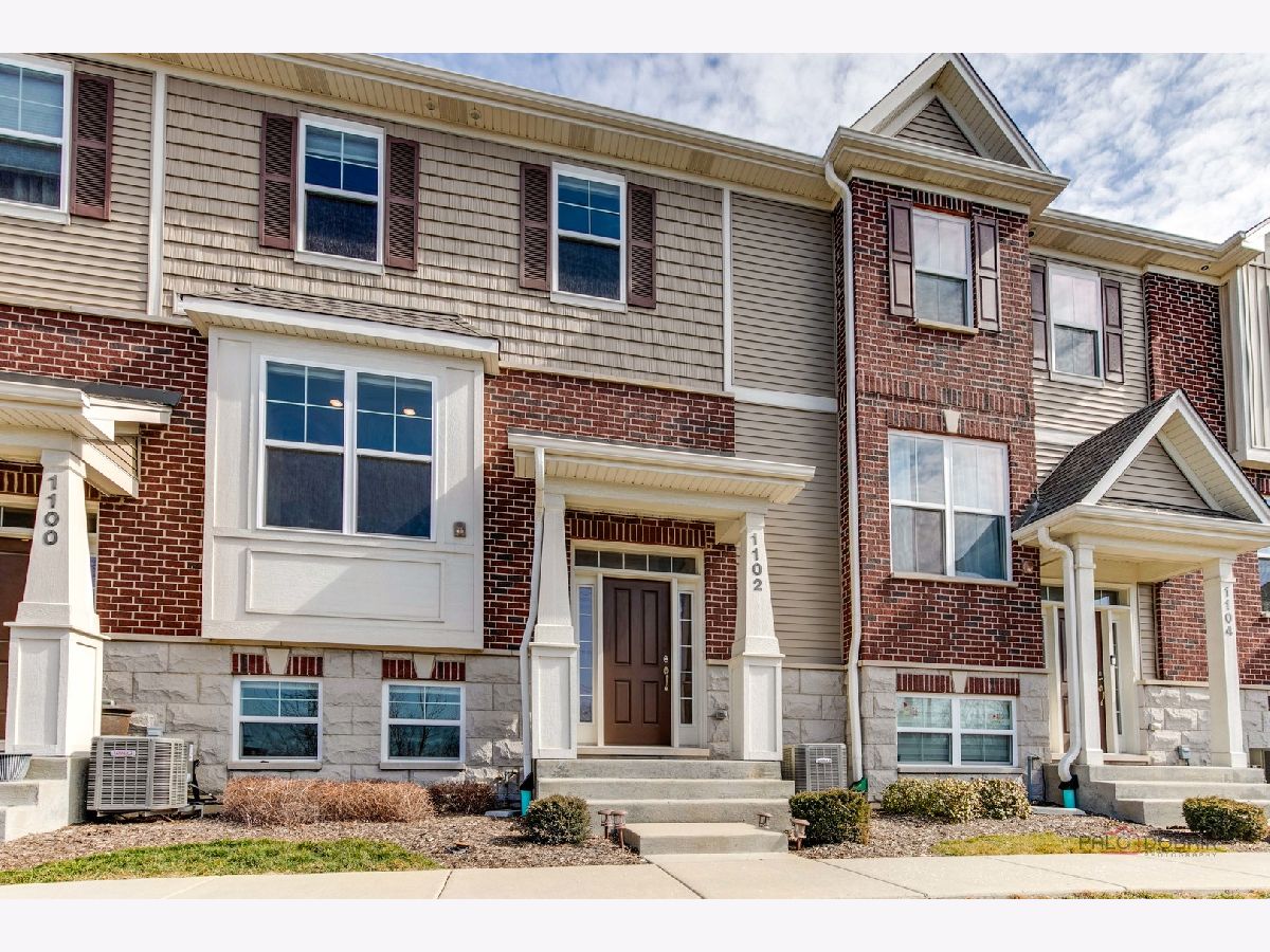 Condos & Townhomes Rented Colfax Crossing Des Plaines Illinois, 1102 Evergreen