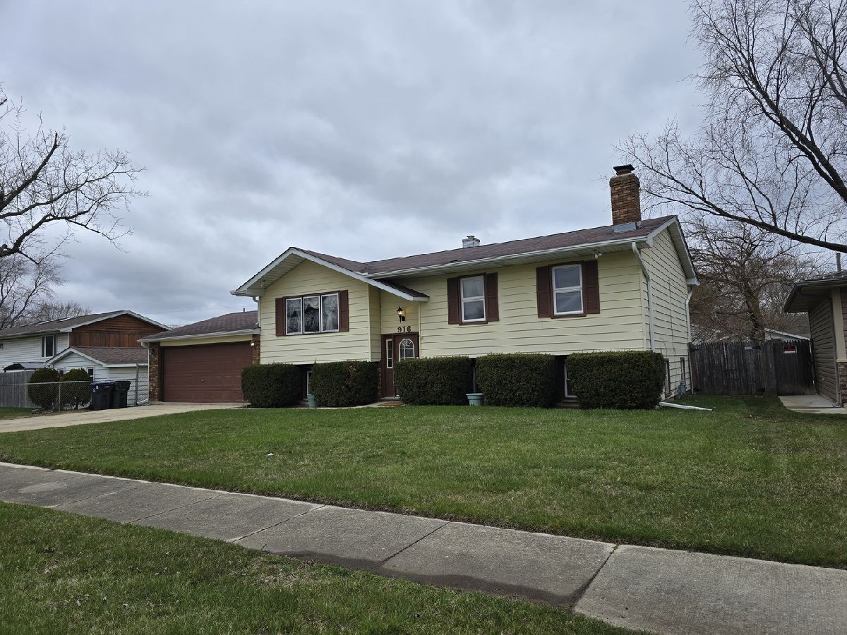  Sold Zion Illinois, 916 Winthrop
