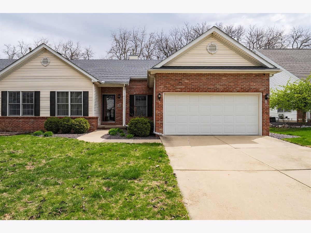 Homes & Condos & Townhomes Sold Fox Creek Bloomington Illinois, 30 Lone Oak