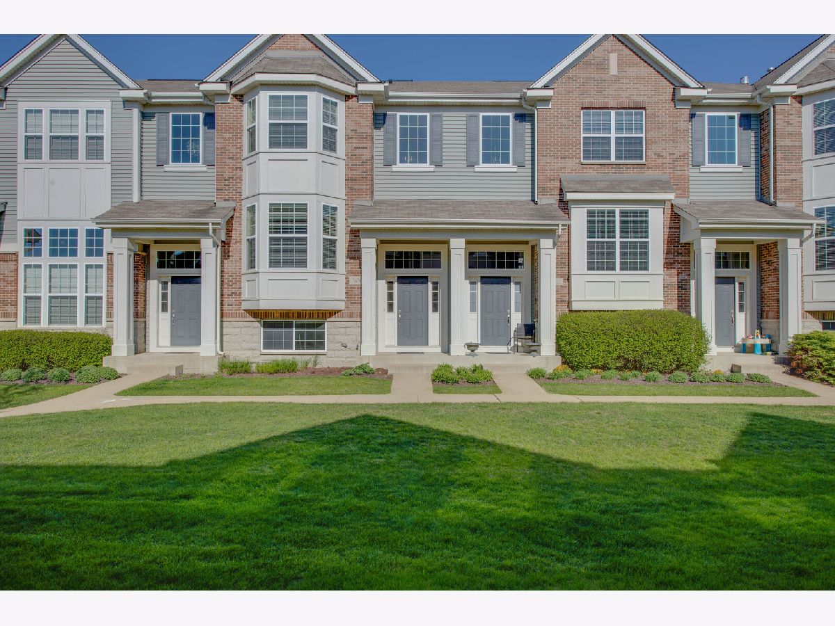 Townhomes Rented Mayfair Naperville Illinois, 2624 Dunraven