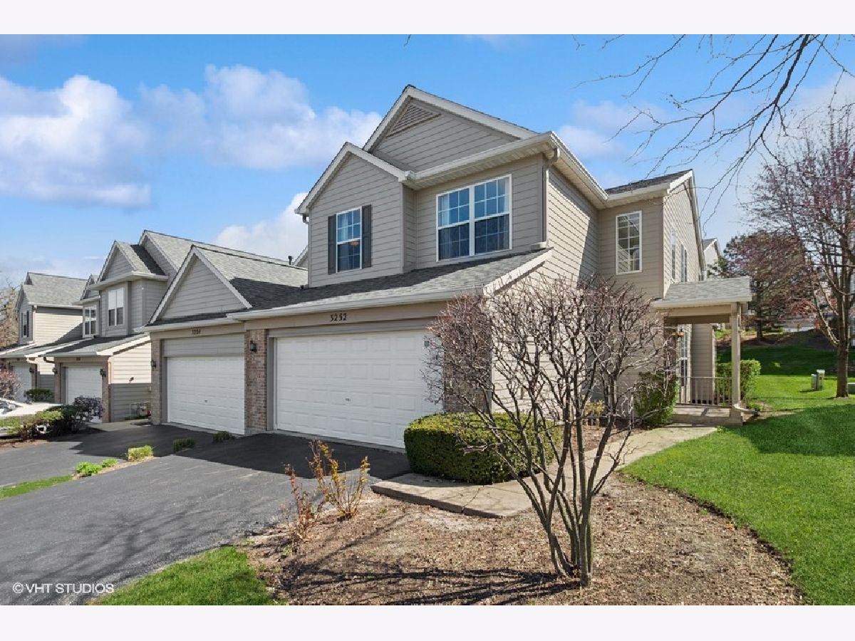 Townhomes Sold Fox Ridge Creek Woodridge Illinois, 3252 Foxridge