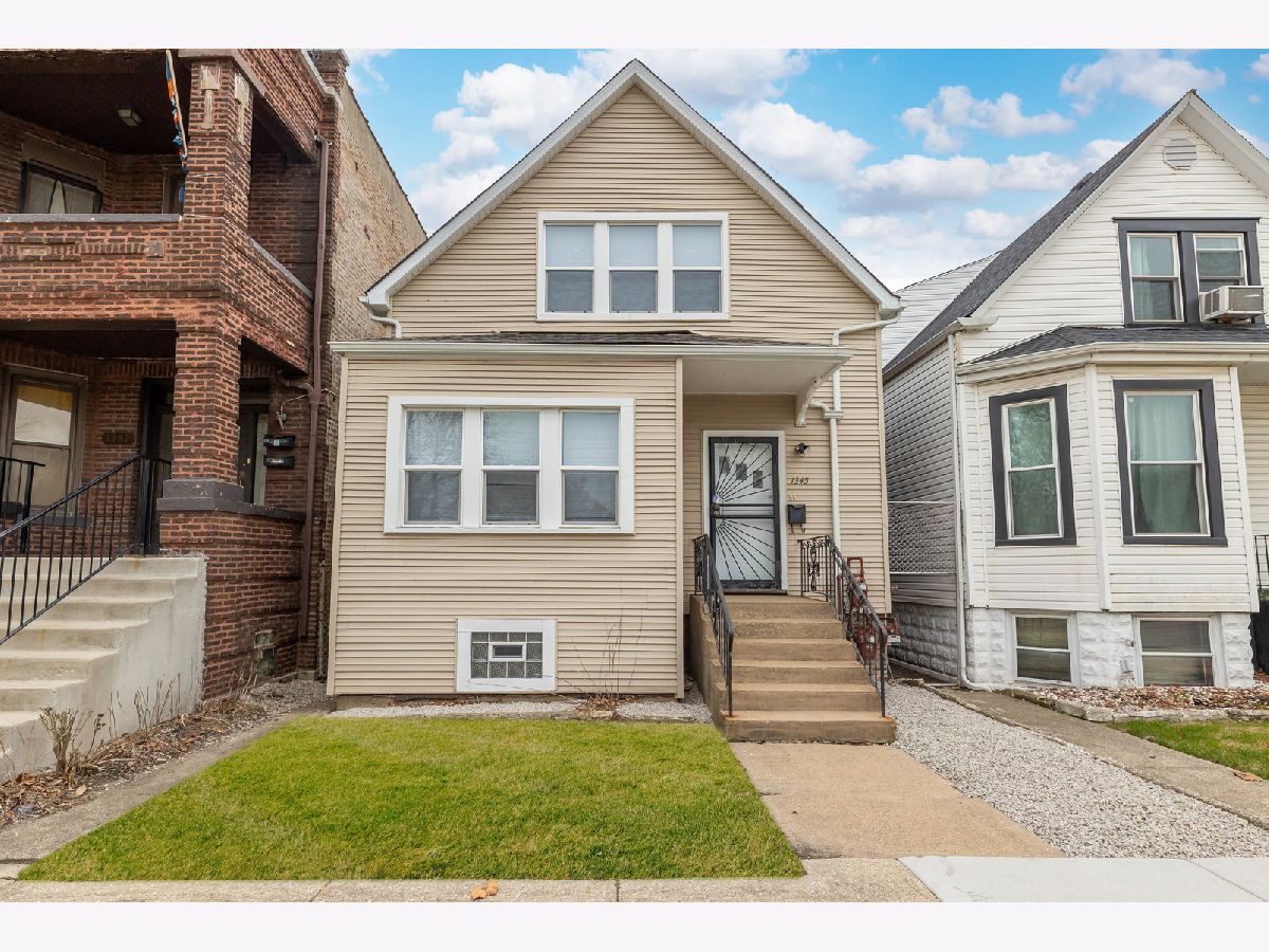 Rented Chicago Illinois, 1345 Marquette