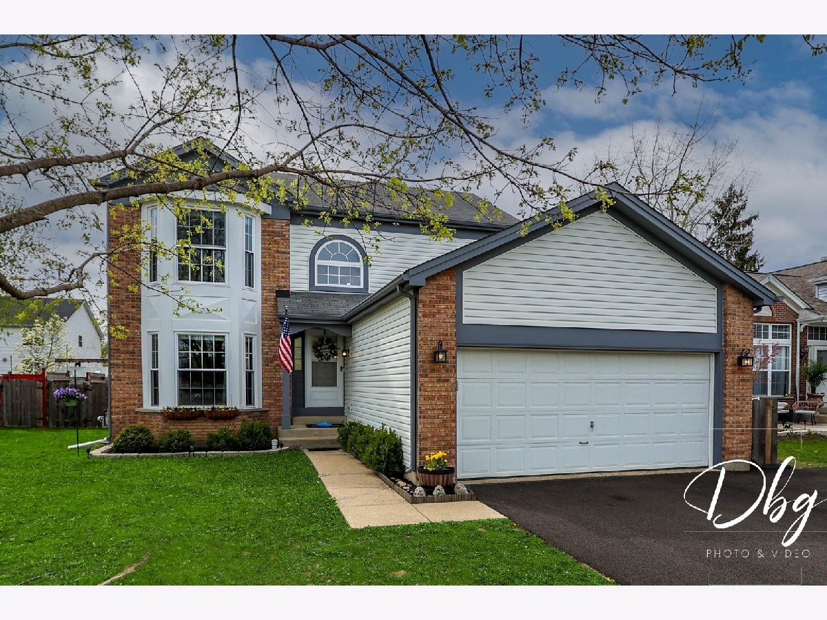 Homes & Townhomes Sold Country Walk Round Lake Beach Illinois, 2426 Old Pond