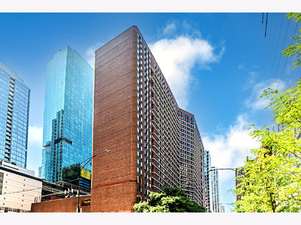 Condominiums Rented Grand Ohio Chicago Illinois, 211 Ohio