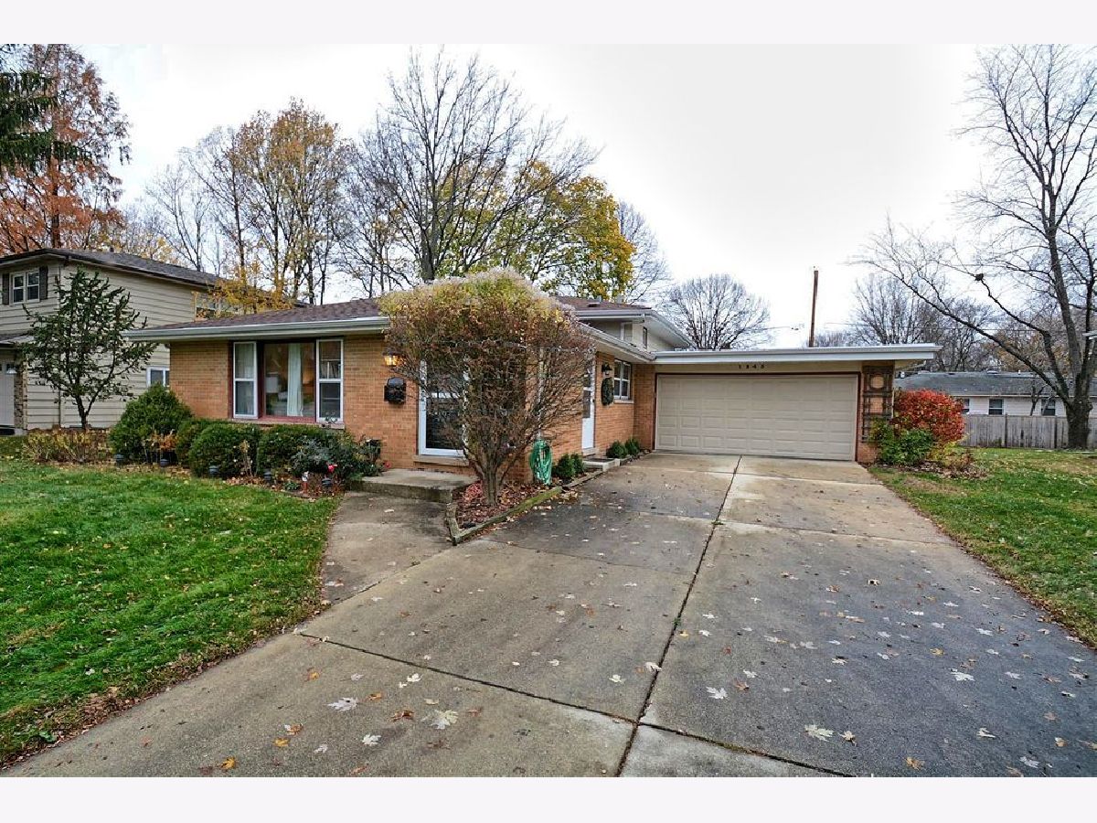Homes Rented Kings Terrace Naperville Illinois, 1145 Jane