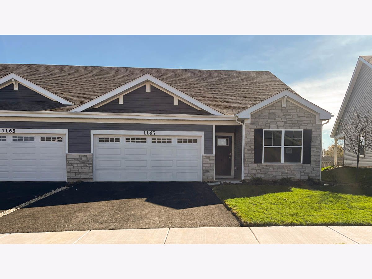 Homes & Condos & Townhomes Sold The Grasslands Bartlett Illinois, 1135 Bluebell