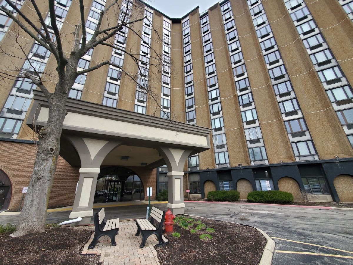 Condominiums Rented Renaissance Place Palatine Illinois, 1 Renaissance