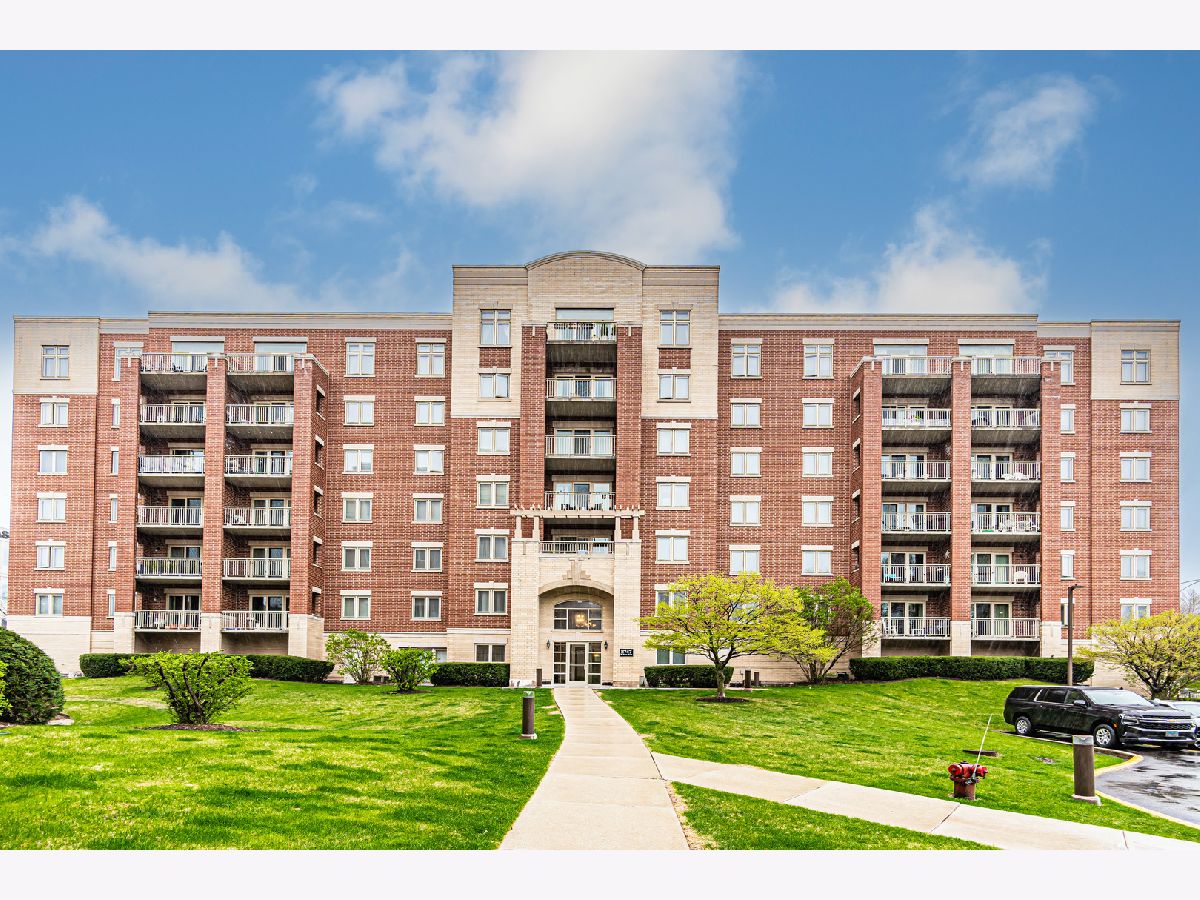 Condominiums Sold Bryn Mawr Place Chicago Illinois, 8747 Bryn Mawr