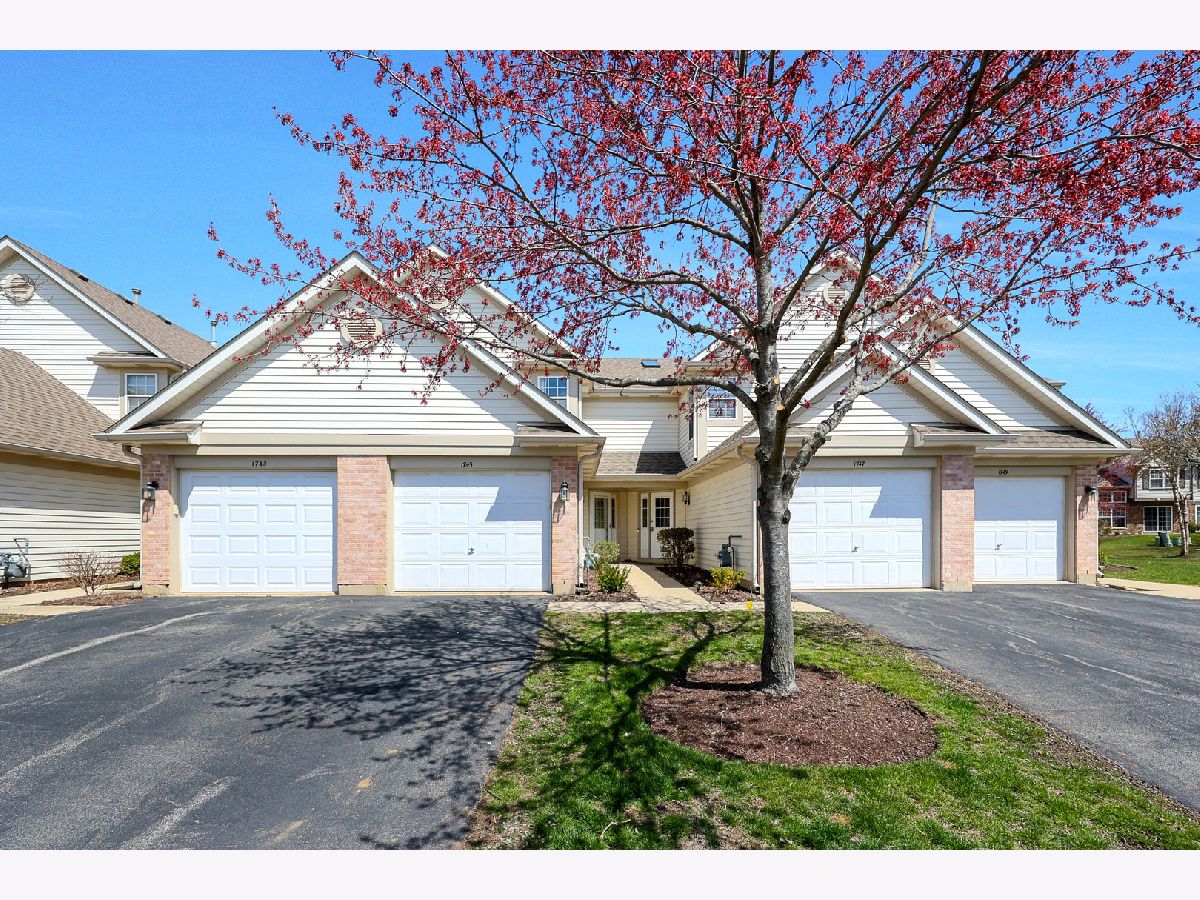 Townhomes & Condos Sold Briar Pointe Schaumburg Illinois, 1745 Nature