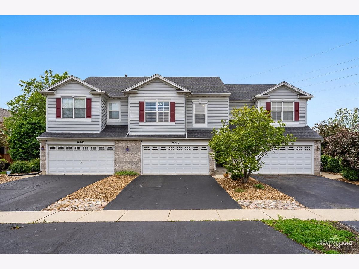 Townhomes & Homes Sold Arbor Creek Plainfield Illinois, 16742 Hazelwood