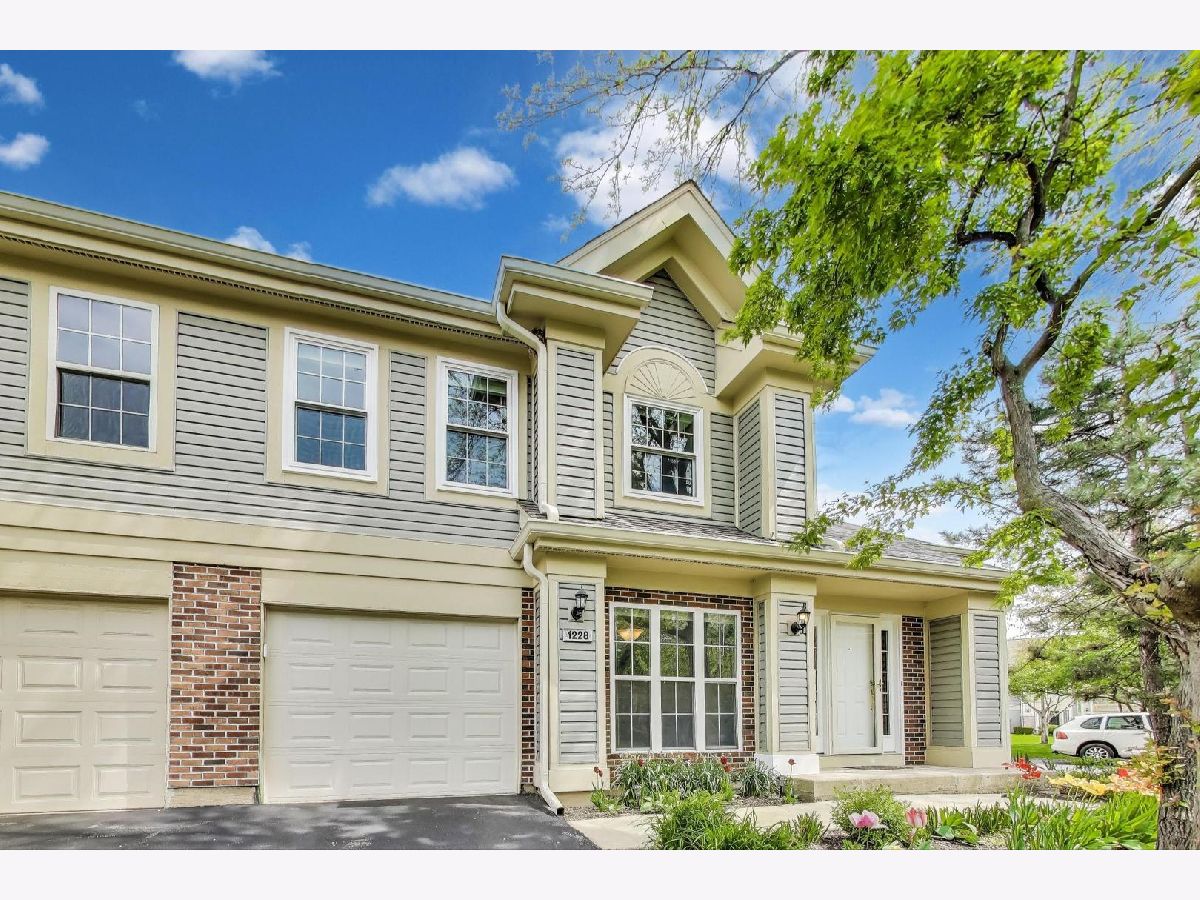 Townhomes & Condos & Homes Sold Talbots Mill Elk Grove Village Illinois, 1228 Old Mill