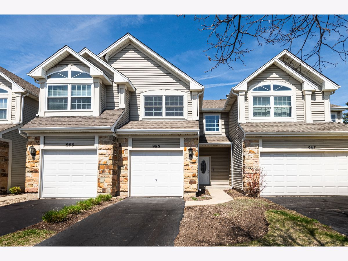 Townhomes Sold Windstone Crossing Lake In The Hills Illinois, 985 Viewpoint