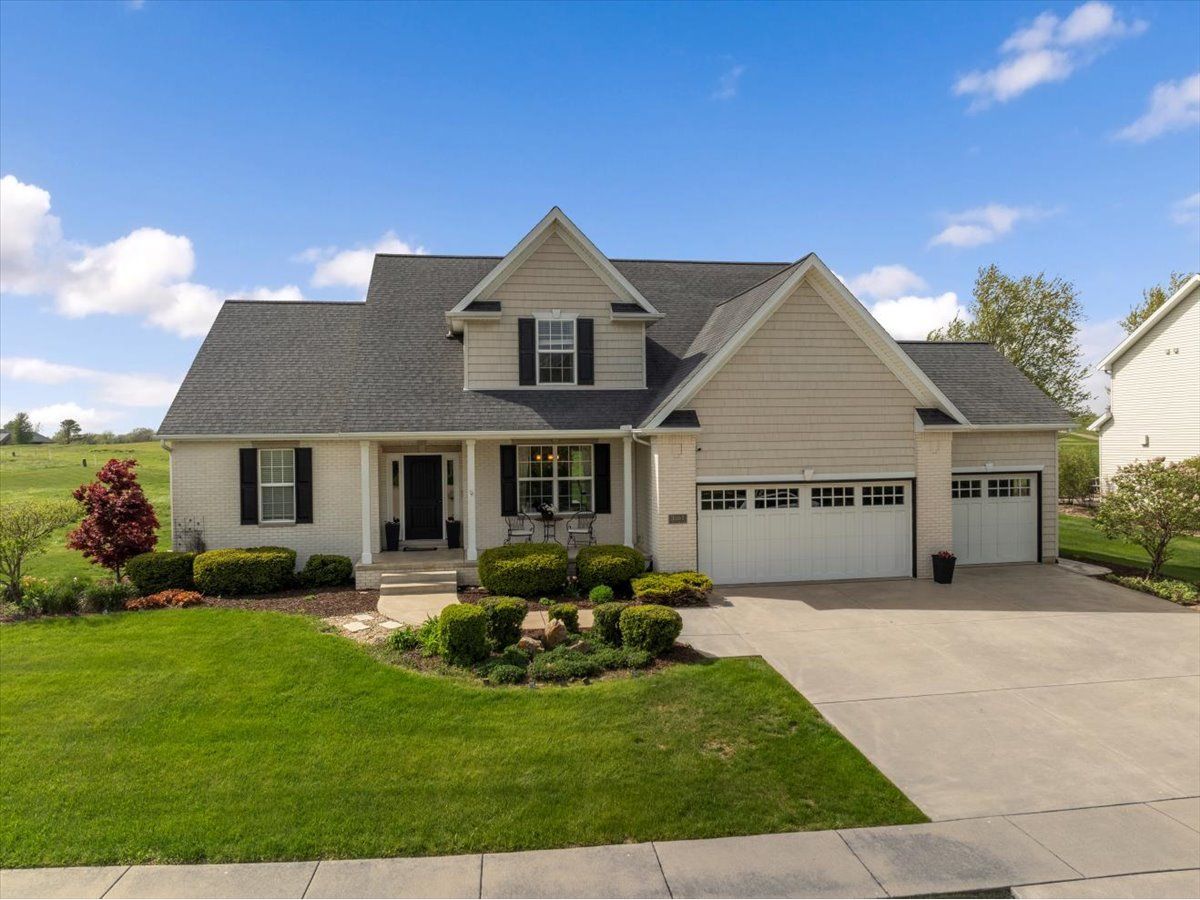 Homes & Condos & Townhomes Sold Fox Creek Bloomington Illinois, 3307 Carrington