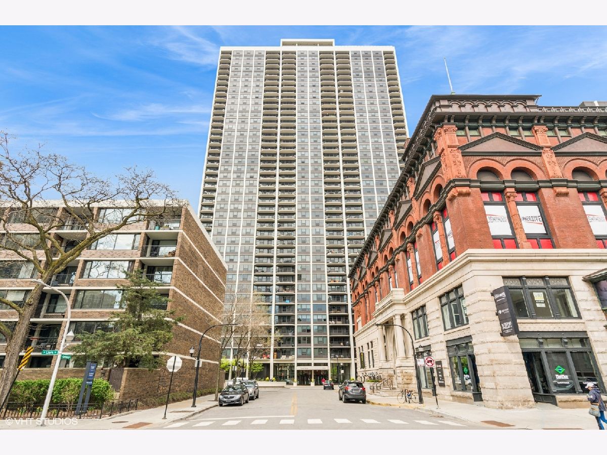 Condos & Townhomes Sold Sandburg Village Chicago Illinois, 1560 Sandburg