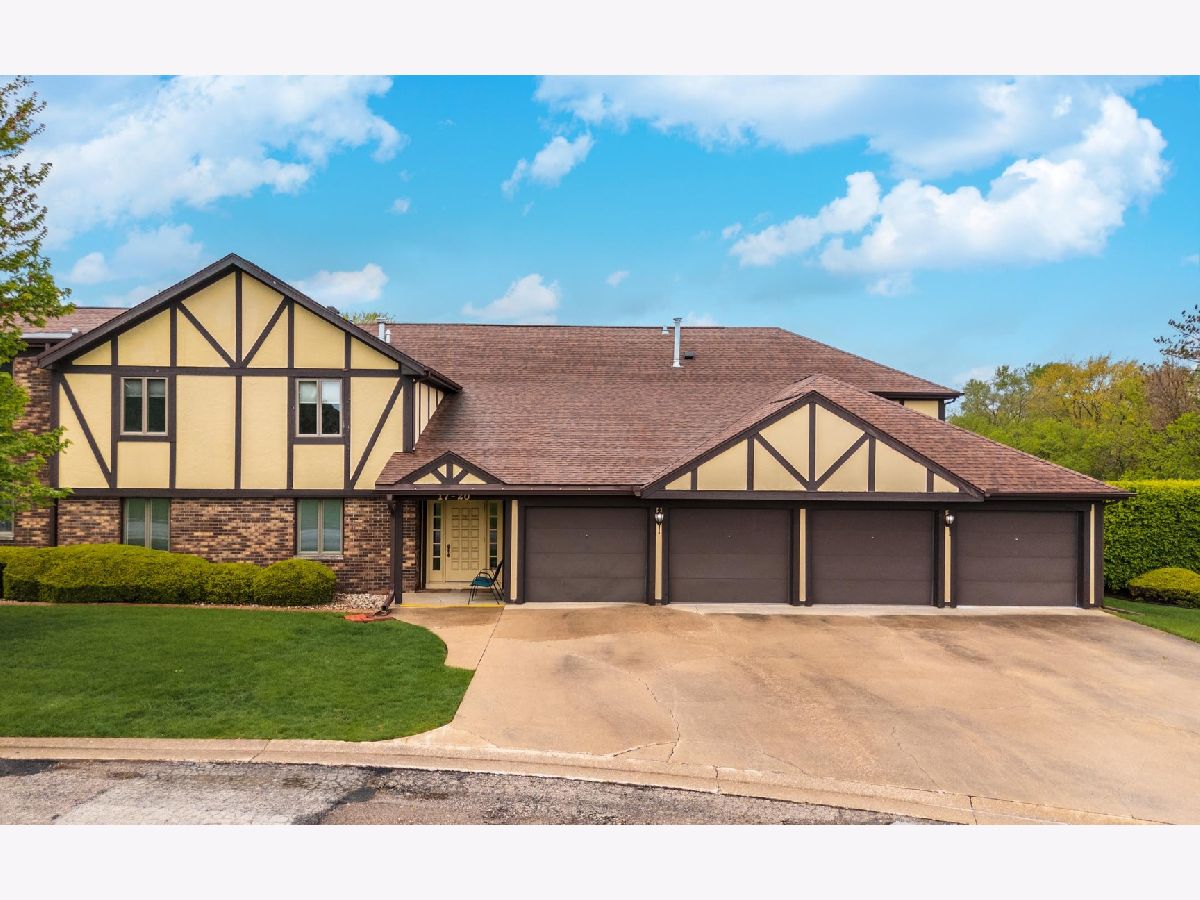 Condos & Townhomes Sold Country Club Place Pontiac Illinois, 17 Crystal