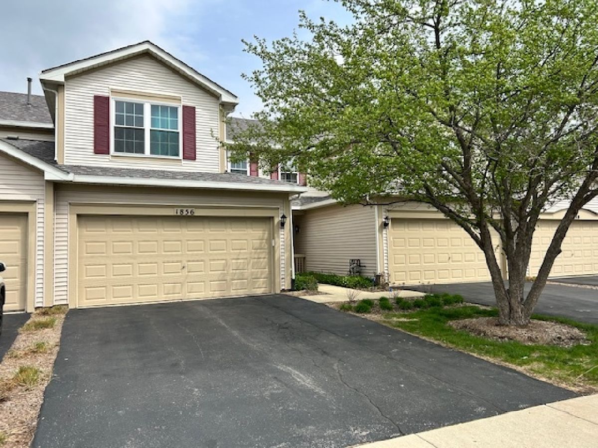 Homes & Townhomes Rented Lakewood Falls Romeoville Illinois, 1856 Wentworth