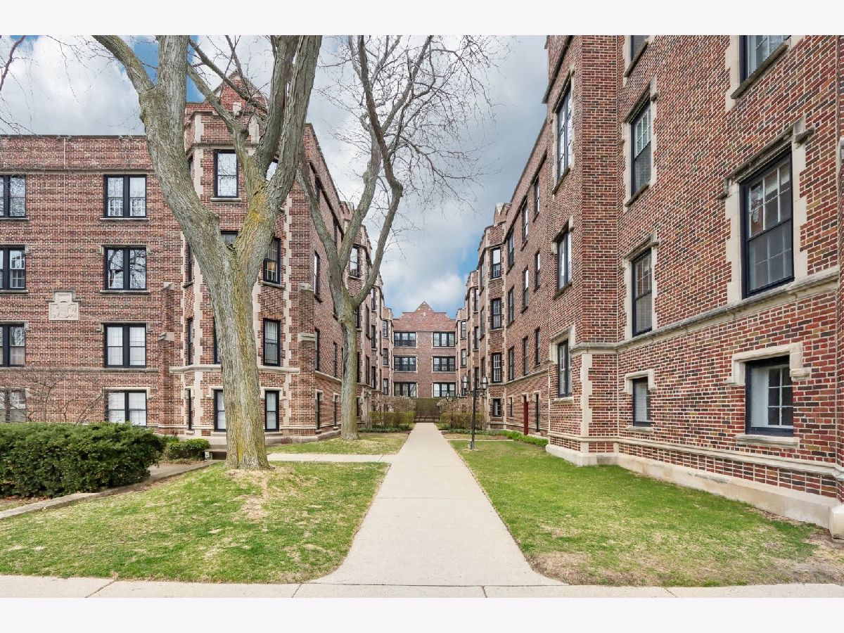 Condominiums Sold Tower Court Evanston Illinois, 580 Sheridan
