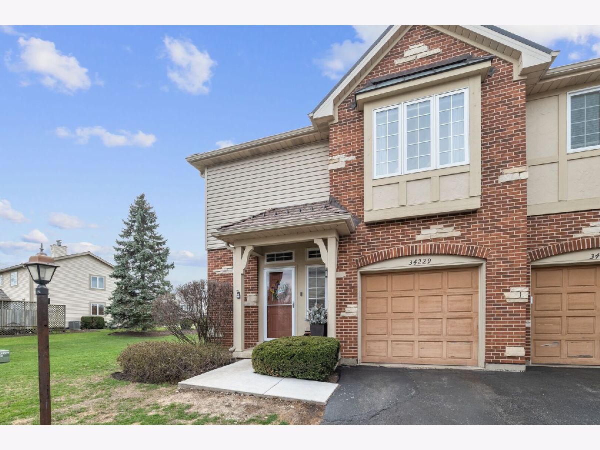 Townhomes Sold Pickwick Commons Gurnee Illinois, 34229 Homestead