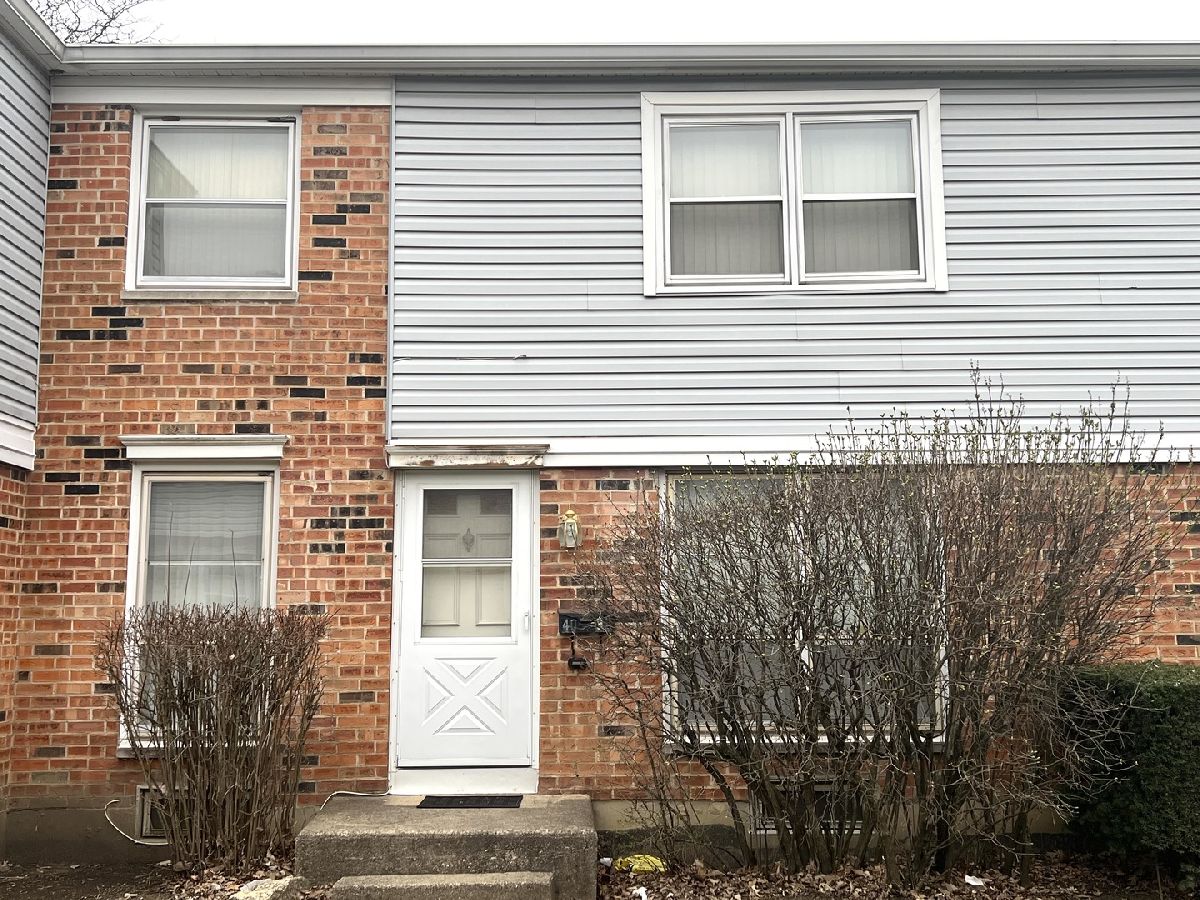 Townhomes & Condos Sold The Oaks Streamwood Illinois, 4092 Quincy