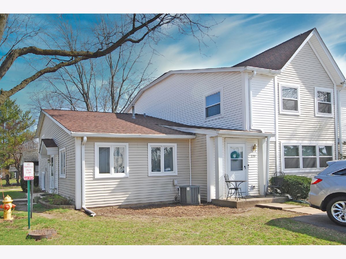 Townhomes & Condos Sold Inverrary Deerfield Illinois, 220 Inverrary