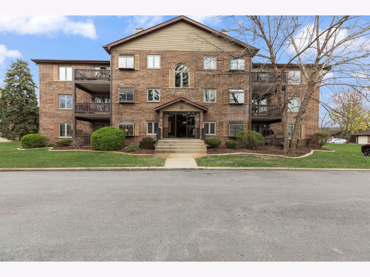 Condominiums Sold Ridgepointe Woods Tinley Park Illinois, 6443 Oak Forest