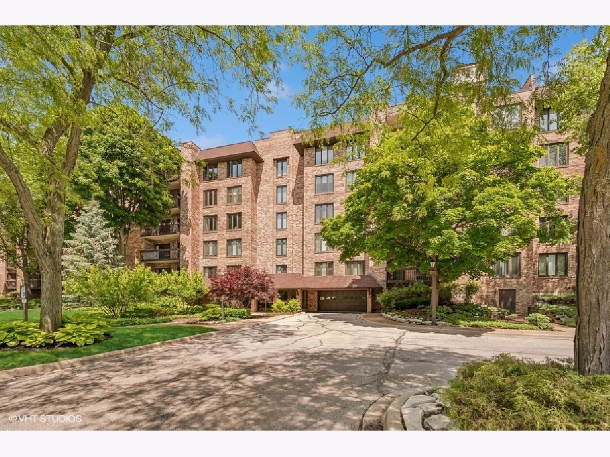Condos & Townhomes & Homes For Sale Mission Hills Northbrook Illinois, 3900 Mission Hills Road