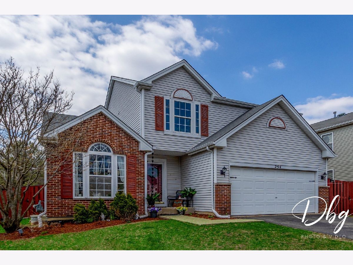 Homes & Townhomes Sold Valley Lakes Round Lake Illinois, 254 Spring Valley