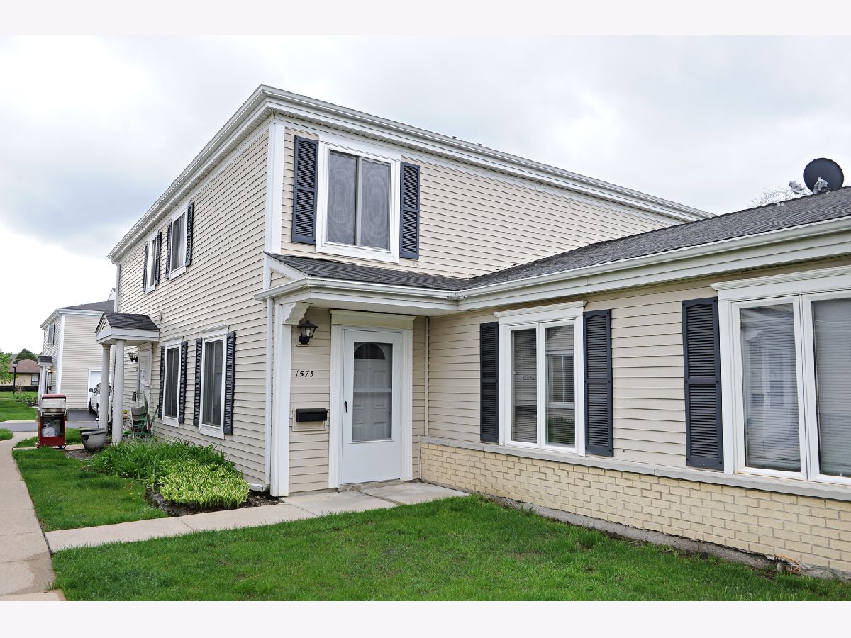 Townhomes & Condos Rented Quincy Park Prospect Heights Illinois, 1573 Cove