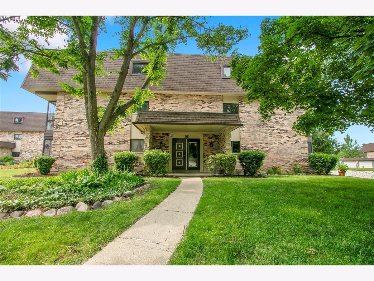 Condominiums Sold Woods Edge Palos Hills Illinois, 9178 South
