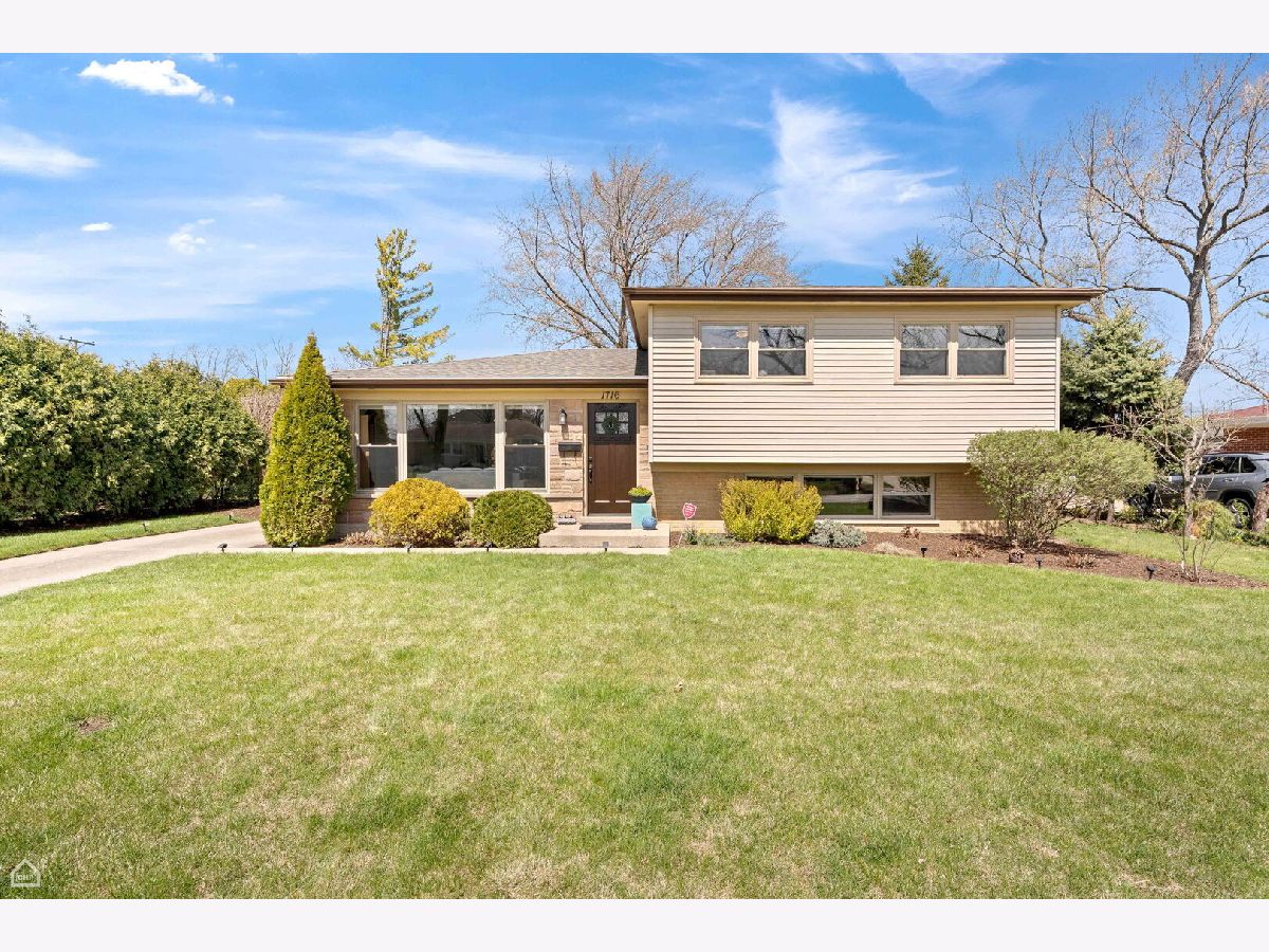 Homes Sold Colonial Heights Mount Prospect Illinois, 1716 Myrtle