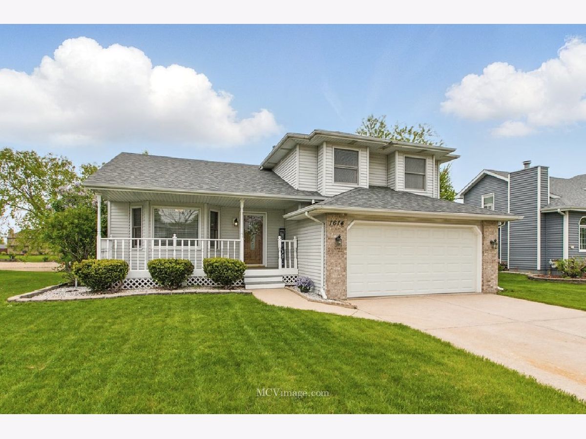 Homes Sold Autumn Lakes Joliet Illinois, 1614 Autumn