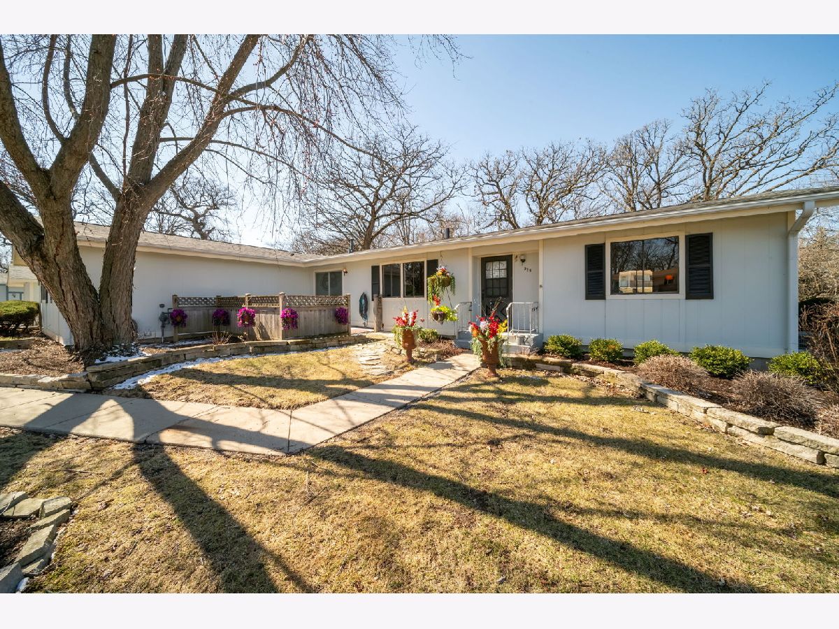 Homes & Condominiums Sold Whispering Oaks Mchenry Illinois, 915 Royal