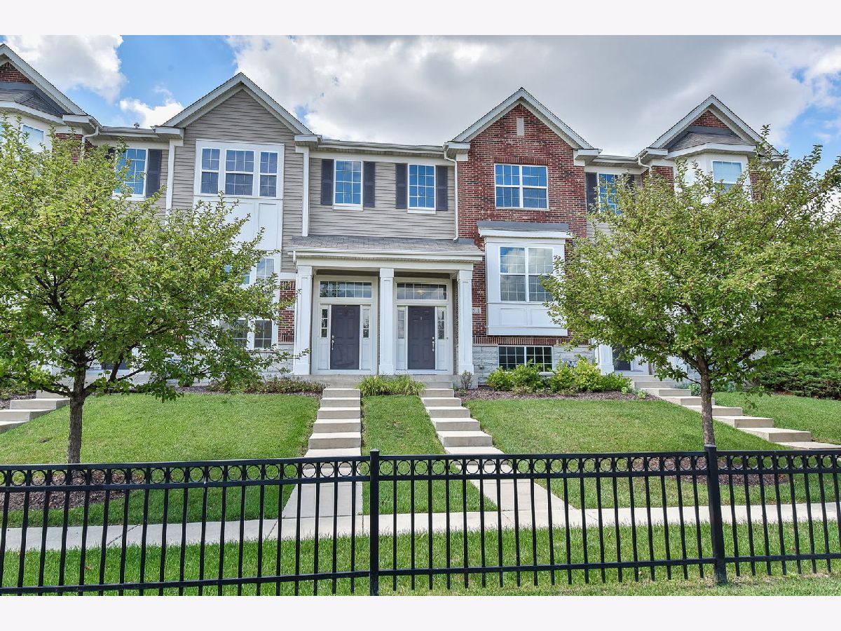 Townhomes Rented Mayfair Naperville Illinois, 2511 Dunraven