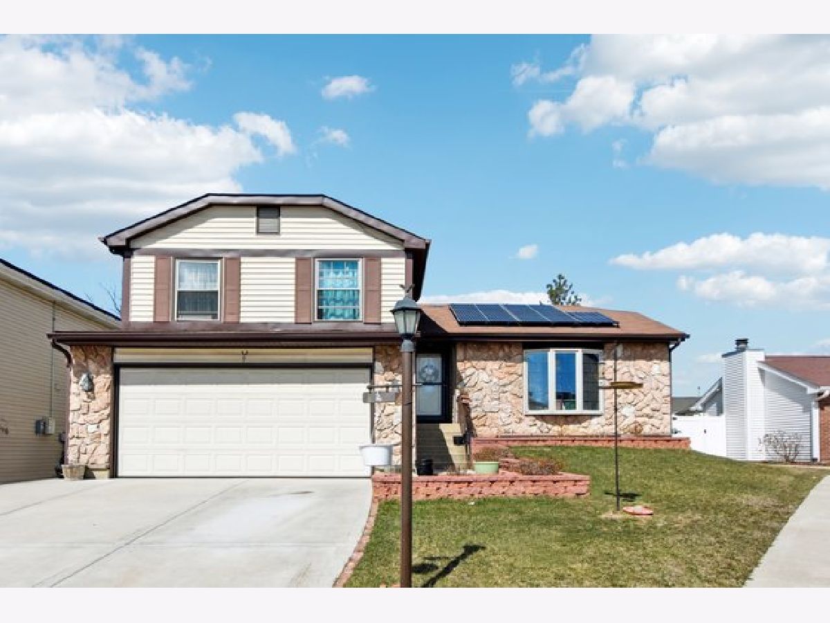 Homes Sold New England Village Streamwood Illinois, 9 Greystone
