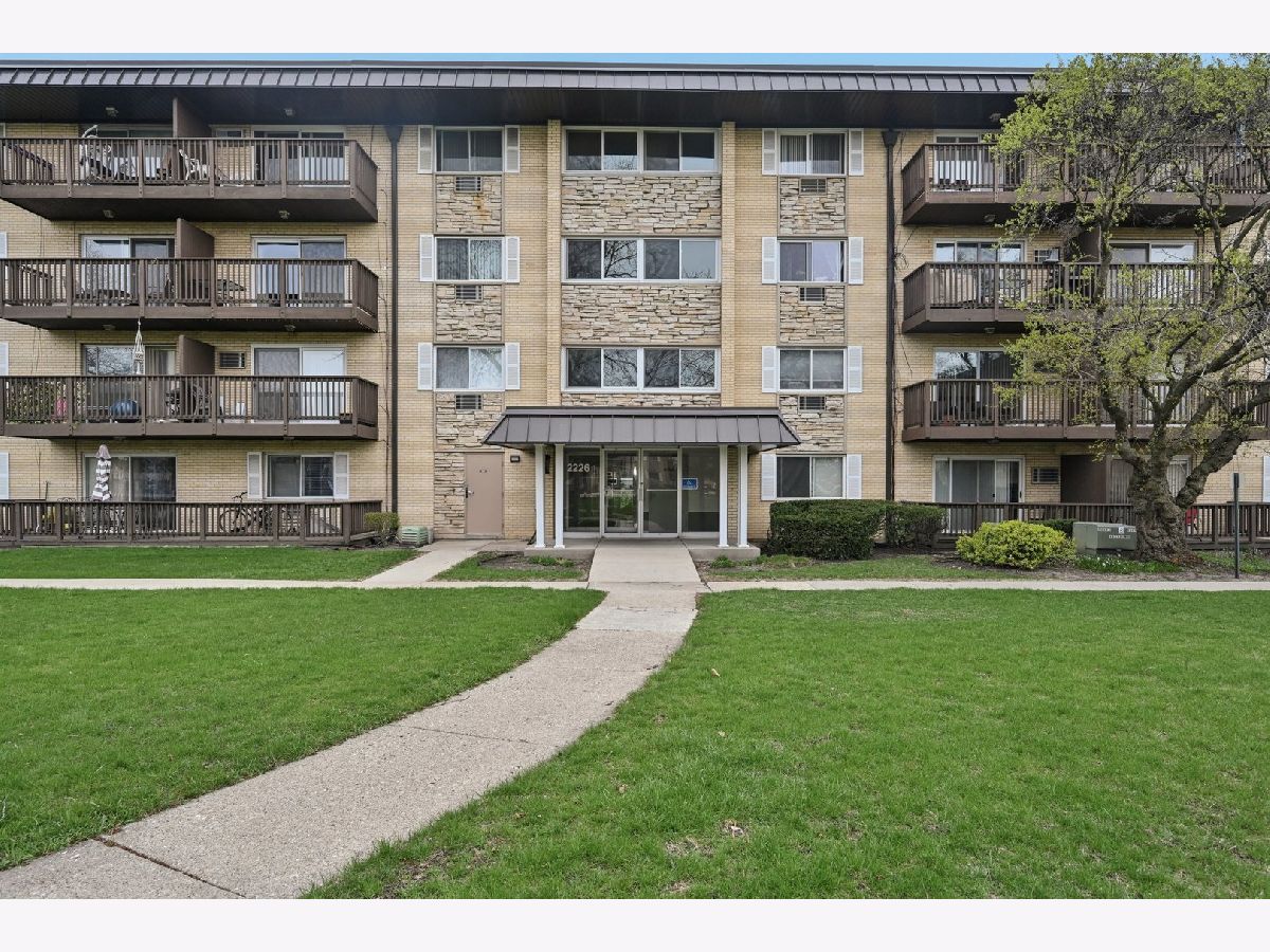 Condominiums & Homes Sold Evergreen Court Arlington Heights Illinois, 2226 Goebbert