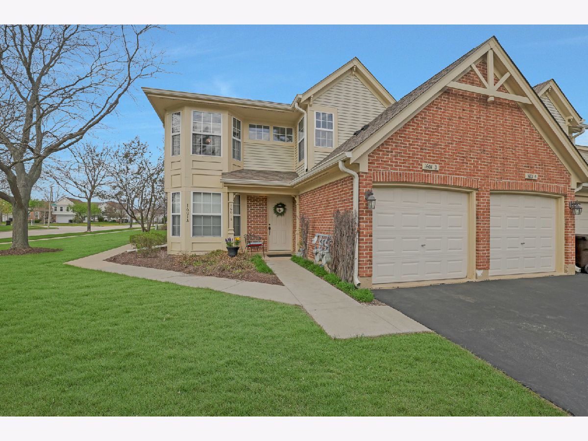 Townhomes & Condos & Homes Sold Essex Village Crystal Lake Illinois, 1601 Penny