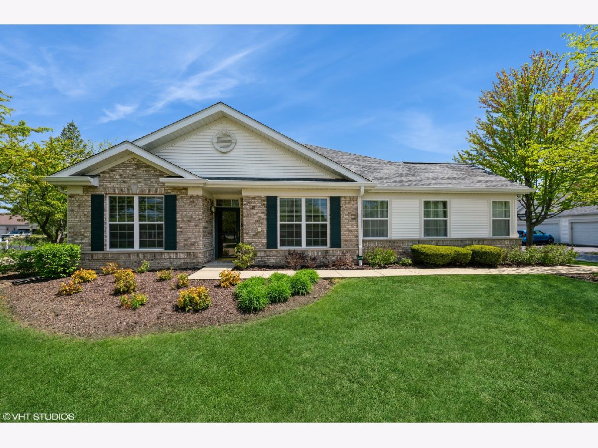 Townhomes & Condos & Homes Sold Carillon Lakes Crest Hill Illinois, 21301 Hidden Lake