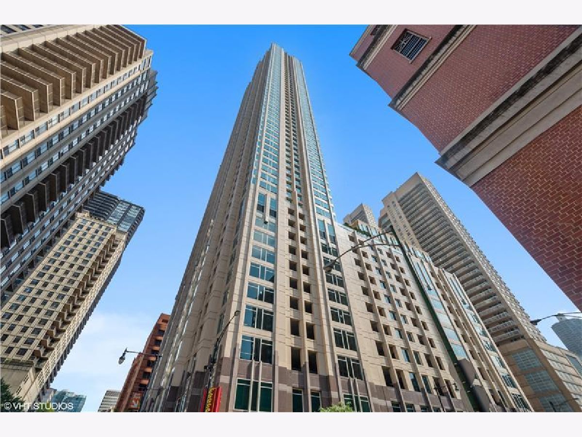 Condos & Townhomes Rented Millenium Centre Chicago Illinois, 33 Ontario
