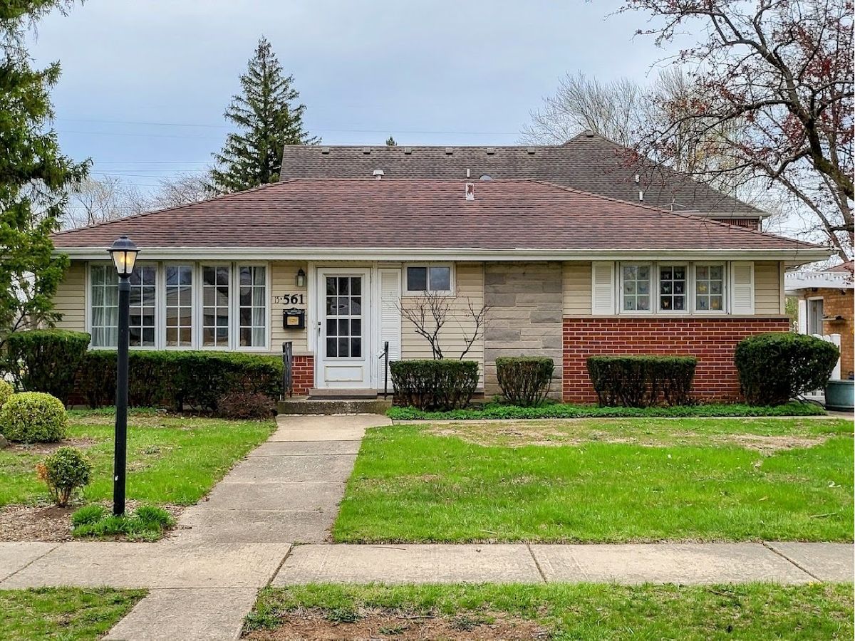 Homes Sold Country Club Highlands Elmhurst Illinois, 15W561 Victory