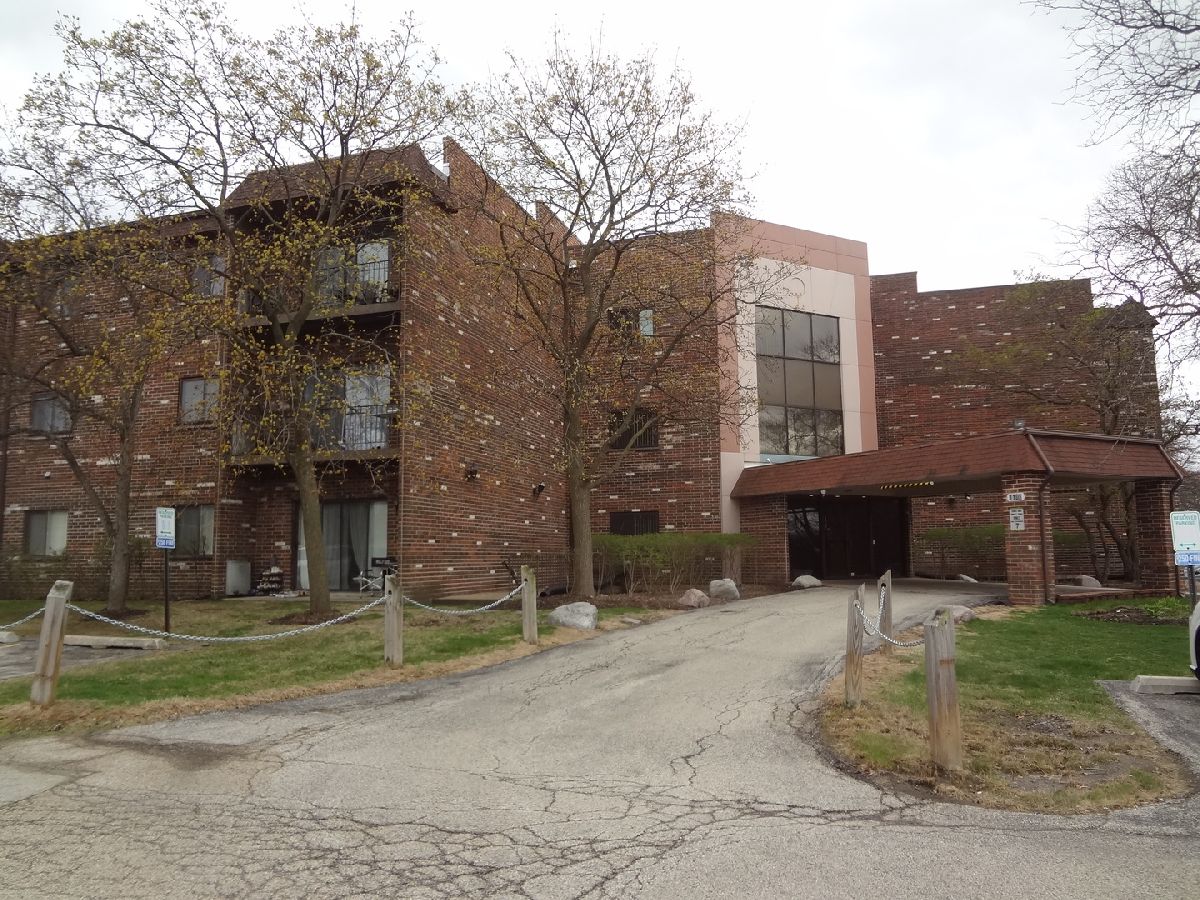 Condominiums Rented Glencove Estates Glenview Illinois, 1108 Castilian
