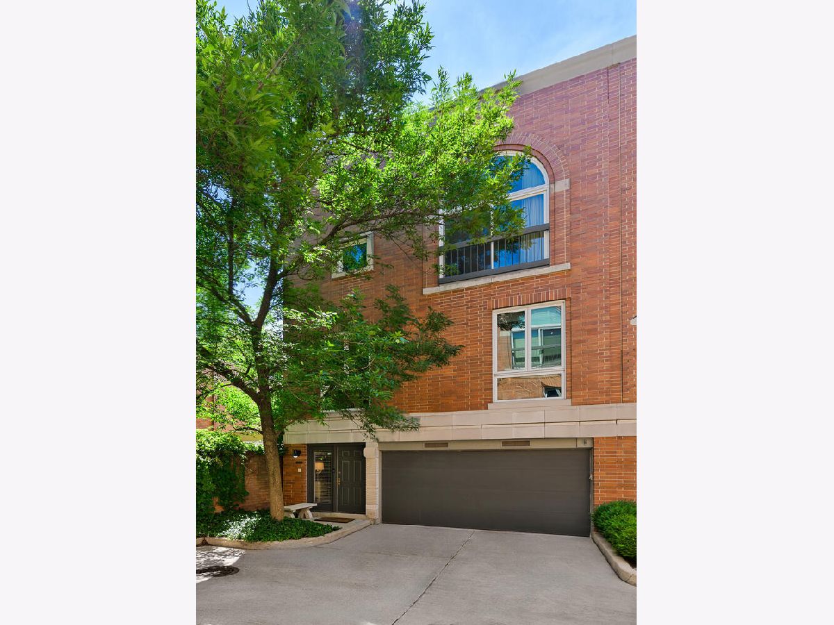 Townhomes Sold Tamerlane Chicago Illinois, 2641 Greenview