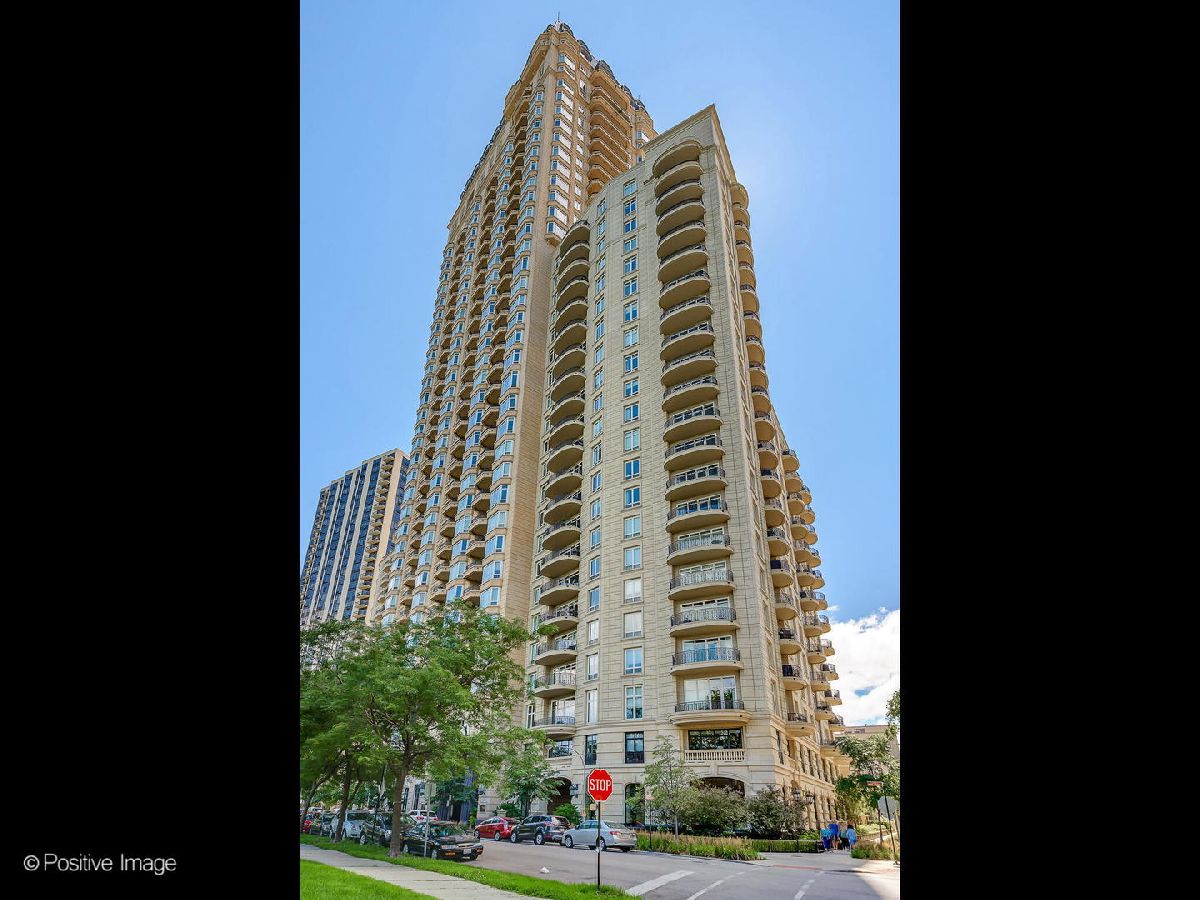 Condominiums Sold Lincoln Park 2550 Chicago Illinois, 2550 Lakeview