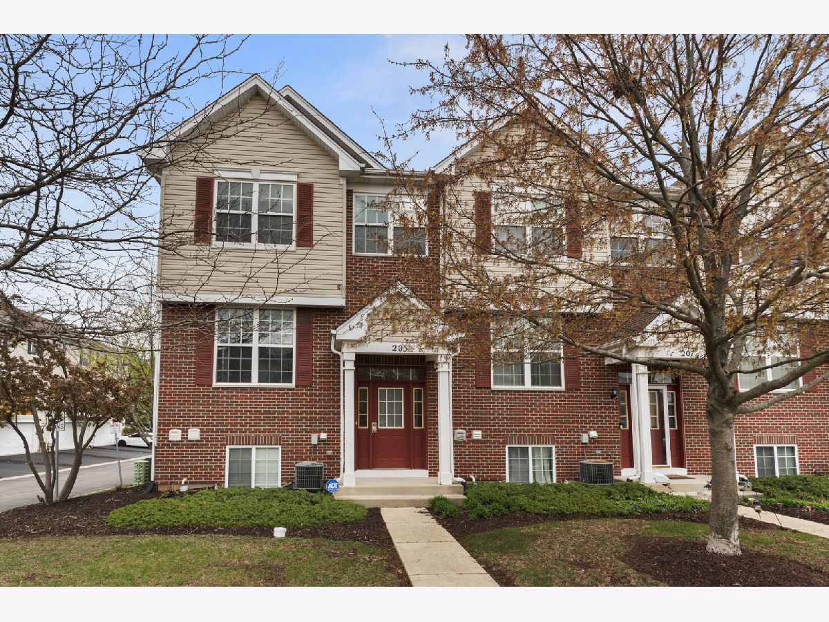 Townhomes & Condos Sold Creekside Romeoville Illinois, 205 Oak Creek
