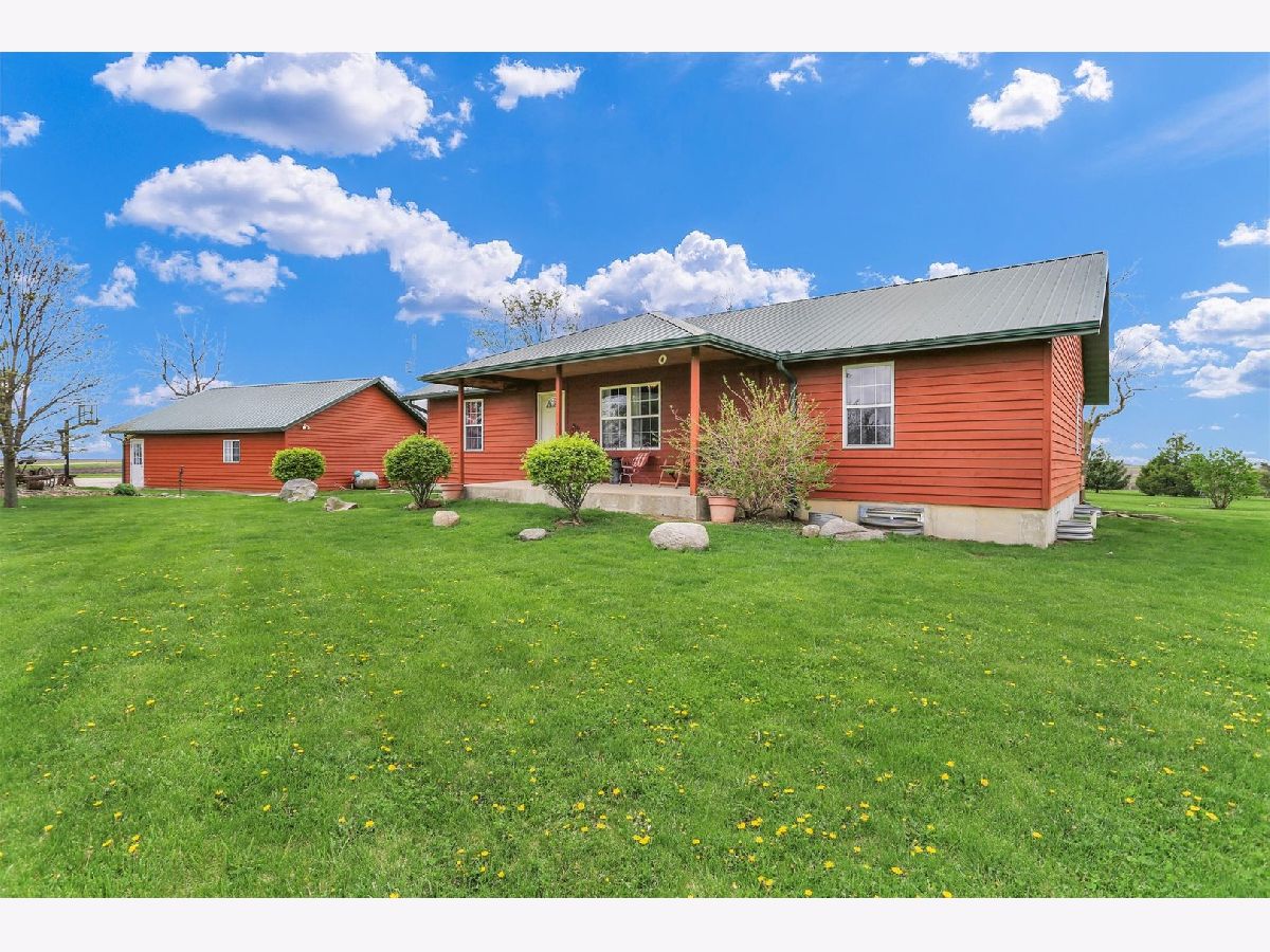  Sold Sadorus Illinois, 195 County Road 300e