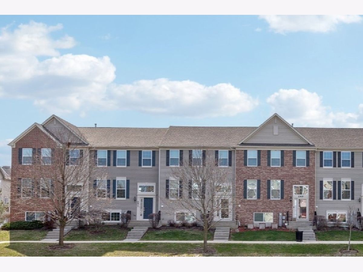 Townhomes & Condos Sold Lake Street Square Grayslake Illinois, 257 Lionel