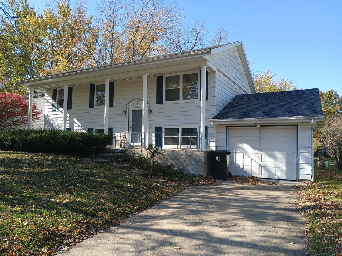 Homes Sold Holiday Hills Normal Illinois, 303 Victoria