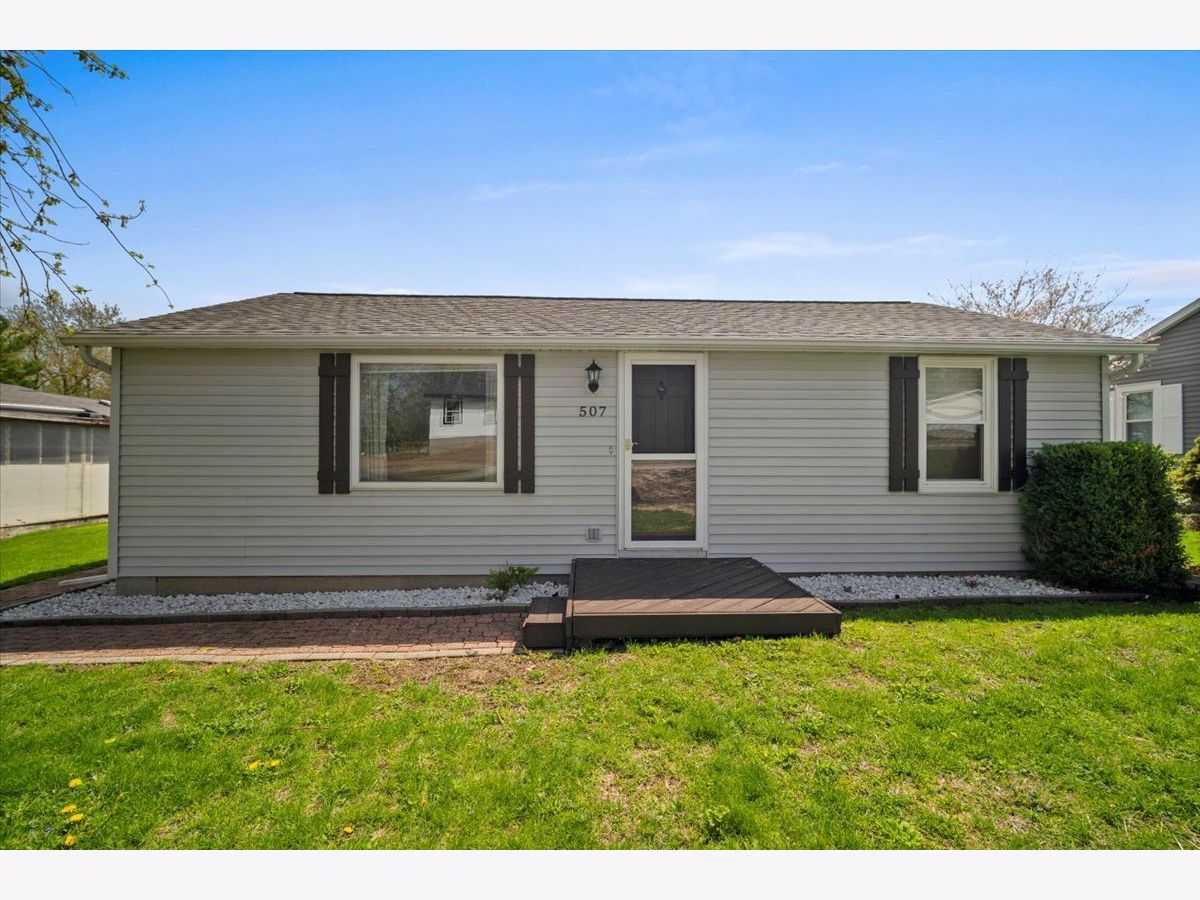  Sold Hudson Illinois, 507 Walnut