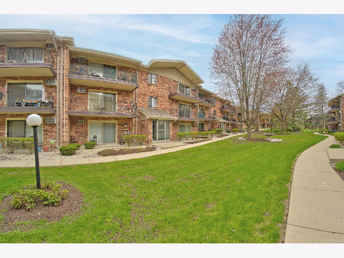 Condominiums Sold Waterbury Crestwood Illinois, 5326 Waterbury